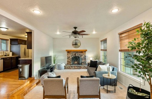 Cedar Hills House | Canyon Ridge Getaway | Arcade| View | Free Massage