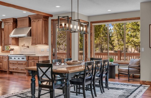 Zion National Park East Entrance Cabin | Canyon Ridge Retreat| hot tub, mins from Zion