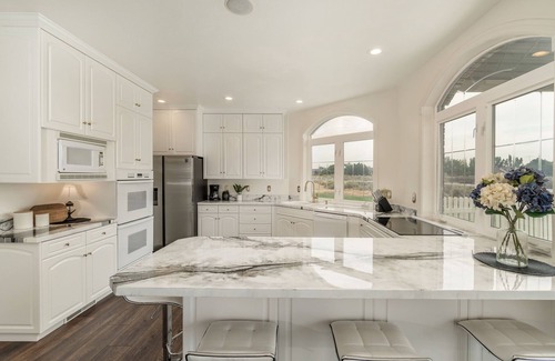 Filer House | Canyon Rim Waterfall Views, Hot-tub, Theater, Surround Sound, Grill Area