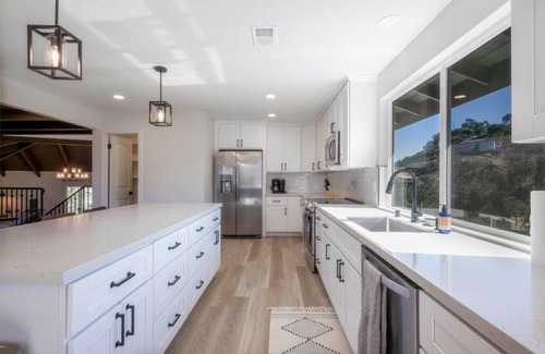 Vista House | Canyon's End - Expansive private getaway!