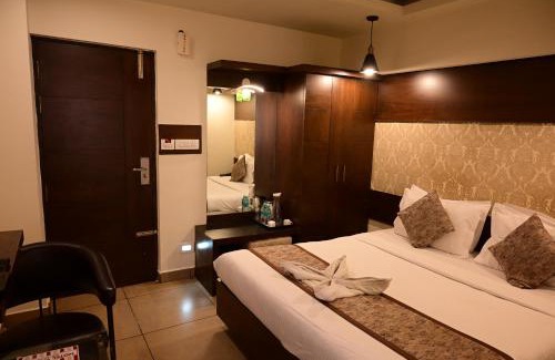 Vadapalani Hotel | Canyon sun