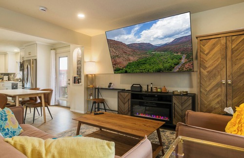 Jemez Pueblo Cabin | Canyon Vista Cottage- Hot Tub and Heavenly Views