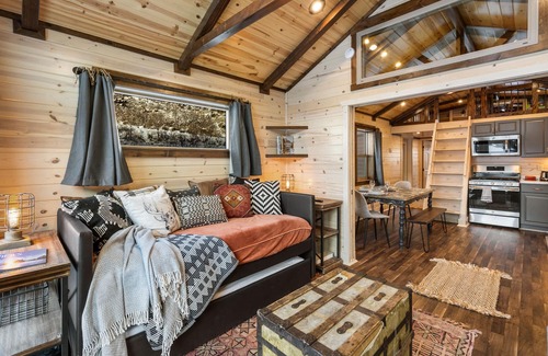 Big Timber Cabin | Canyon Vista - Cozy New Cabin on Big Timber Creek Near Crazy Mountains!
