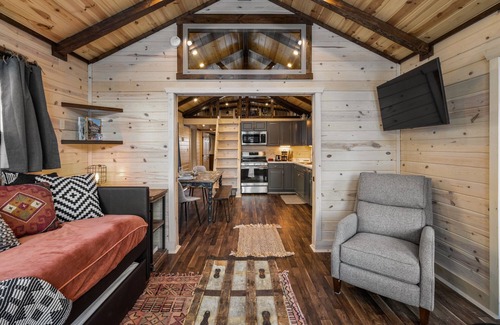 Big Timber Cabin | Canyon Vista - Cozy New Cabin on Big Timber Creek Near Crazy Mountains!