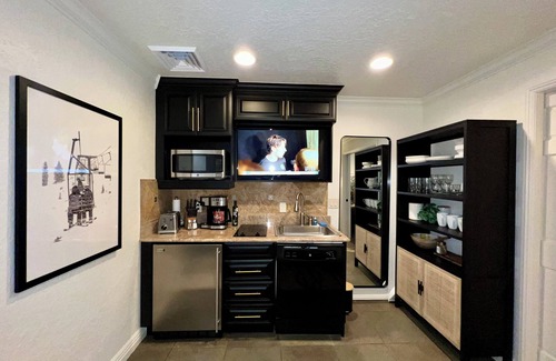 Park City Condo | CANYONS VILLAGE SKI IN OUT - 1 bdrm condo, VIEWS, steam shower, steps to GONDOLA