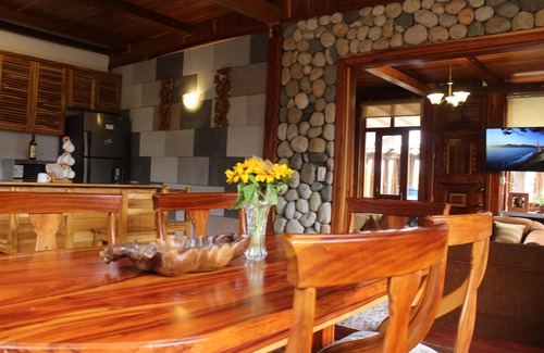 Banos de Agua Santa House | Caoba Lodge - Cabaña en Baños de Agua Santa