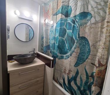 Cap Esterel Apartment | Cap Esterel Appartement 28m2 Vue Mer, confort & loisirs au centre du village, FIBRE