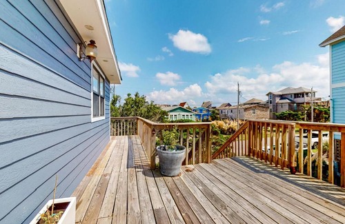 Hatteras House | Cap'n Stilts
