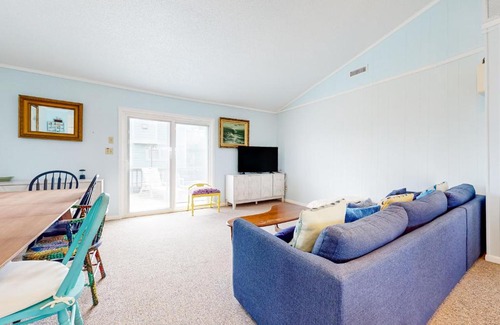 Hatteras House | Cap'n Stilts