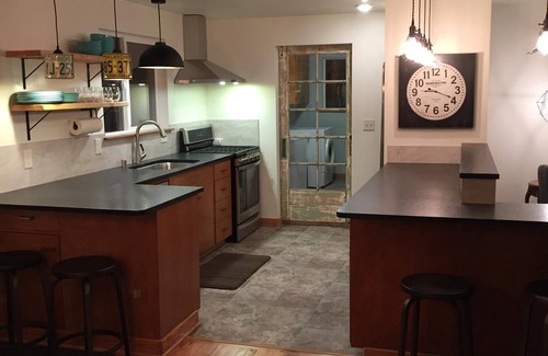 Anacortes House | Cap Sante Modern Ranch 1/2 Block from Waterfront- Walk to Downtown- Water View