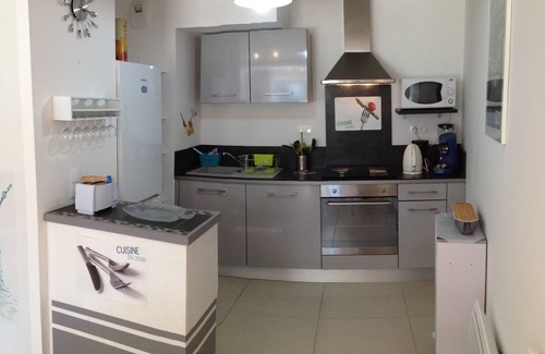 Sanary-sur-Mer Apartment | CAP SUD *. PMR access. Terrace. GARDEN. Parking. All on foot