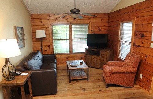 Gordonsville Cabin | Capacious Shenandoah Crossing, 2 Bedroom Resort Cabin