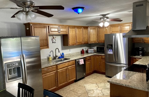 Tyler Gardens House | Cape Cabana & Villa/Heated Pool 80 degrees/Putt Putt Golf/5 min walk to Beach!