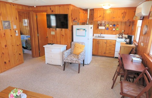 Dennis Port Condo | Cape Cod Beach Cottage-2 bdrm, 1 bath, full kitchen and two minute walk to beach