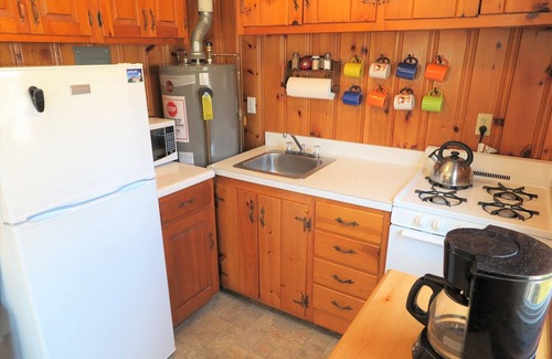 Dennis Port Condo | Cape Cod Beach Cottage-2 bdrm, 1 bath, full kitchen and two minute walk to beach