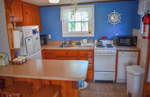 Dennis Port House | Cape Cod cottage-Just 150 feet to Sea Street Beach