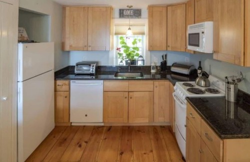Mashpee Cottage | Cape Cod Cottage steps from Private Beach