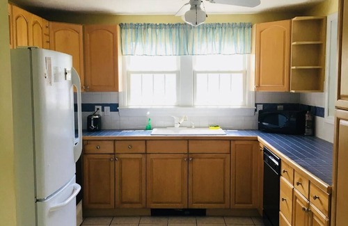 Hyannis House | CAPE COD GEM- BEACH RENTAL 500 YARDS FROM BEAUTIFUL KEYES BEACH