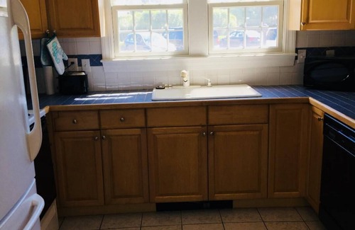 Hyannis House | CAPE COD GEM- BEACH RENTAL 500 YARDS FROM BEAUTIFUL KEYES BEACH
