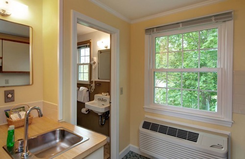 Hyannis Hotel | Cape Cod Harbor House Inn