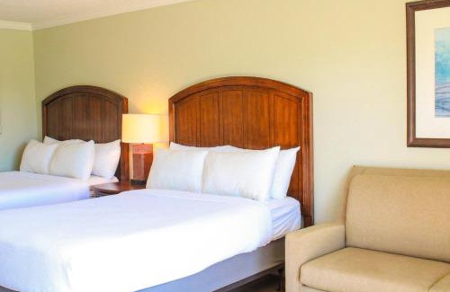 Hyannis Hotel | Cape Cod Irish Village - The Emerald Resort