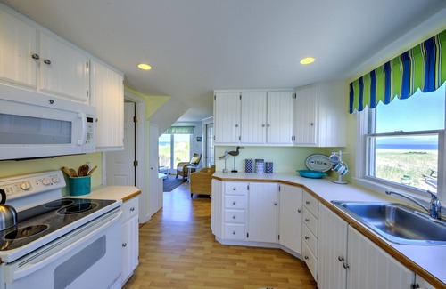 East Sandwich Cottage | Cape Cod Oceanfront Retreat—Bay & Creek Views