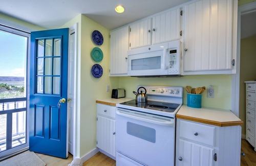 East Sandwich Cottage | Cape Cod Oceanfront Retreat—Bay & Creek Views