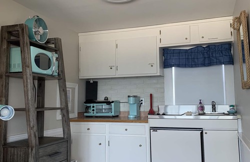 South Yarmouth Cottage | Cape Cod/Oceanfront on Nantucket Sound w/ Private Beach & Deck, Free Kayaks