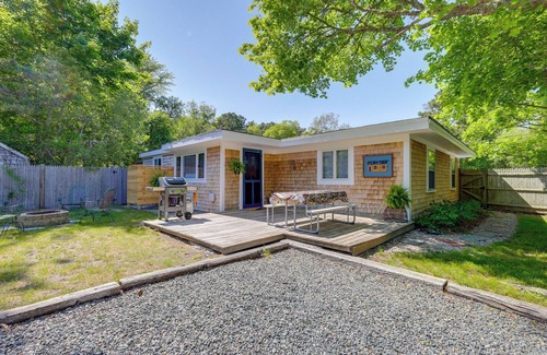 Brewster Cottage | Cape Cod Retreat w/Deck - Walk to Beach