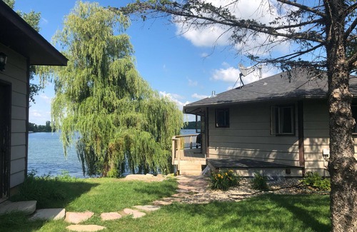 Annandale House | Cape Cod Style lake home with beach front - only 1 hour from Minneapolis MN.