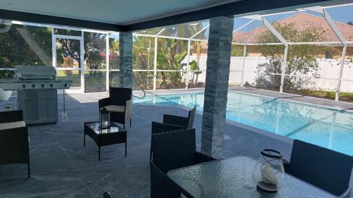 Fort Myers House | CAPE CORAL CANALFRONT