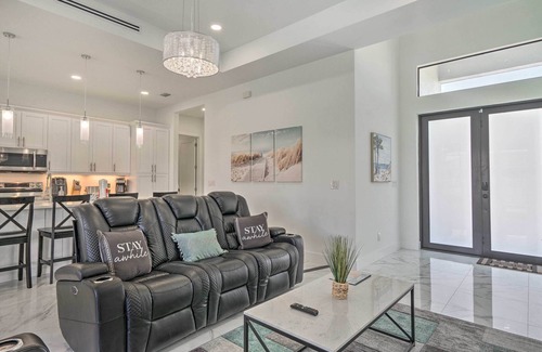Mariner House | Cape Coral Home w/Screened-In Lanai + Pool!