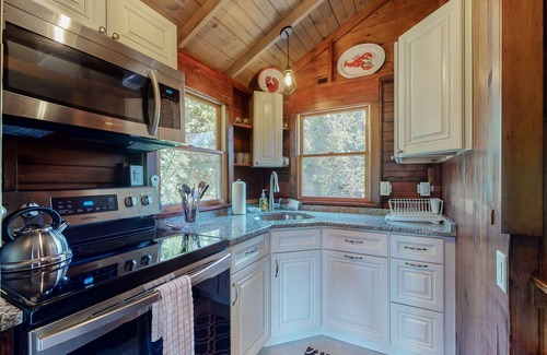 Campground Landing House | Cape cottage w/a full kitchen & furnished deck - steps from private beach
