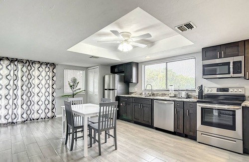 Pelican House | Cape D' Harbour -Remodeled w Saltwater Heated Pool
