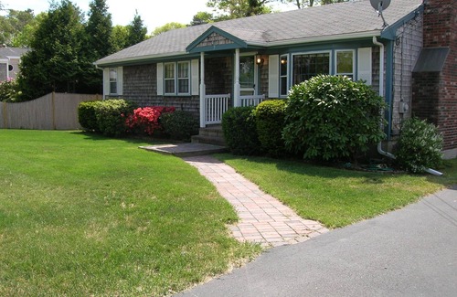 Yarmouth Port Cottage | CAPE ECAPE IS WAITING FOR YOU!