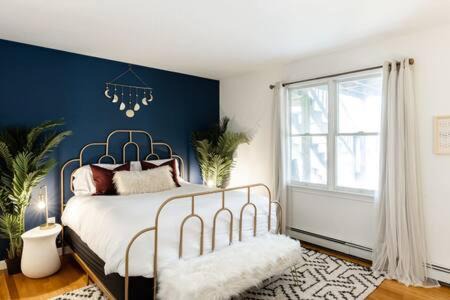 Mashpee Neck House | Cape Escape - Springtime Golfing & Walk to The Bay!