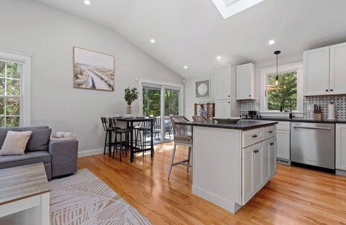 East Falmouth House | Cape Getaway +EV Charger + Fire Pit +OutdoorShower