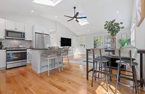 East Falmouth House | Cape Getaway +EV Charger + Fire Pit +OutdoorShower