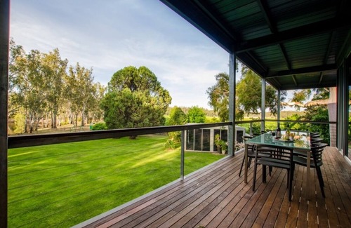 Lower Moira House | Cape Horn Vineyard 5 Bedroom House Riverfront