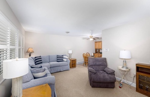 Cape May Condo | Cape May Beach Block Pool Sleeps 8