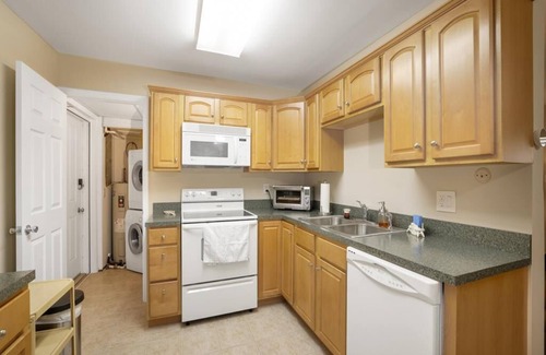 Cape May Condo | Cape May Beach Block Pool Sleeps 8