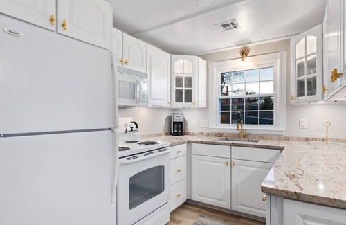 Cape May Condo | Cape May Chic hide-away, perfect for 2 or 4!