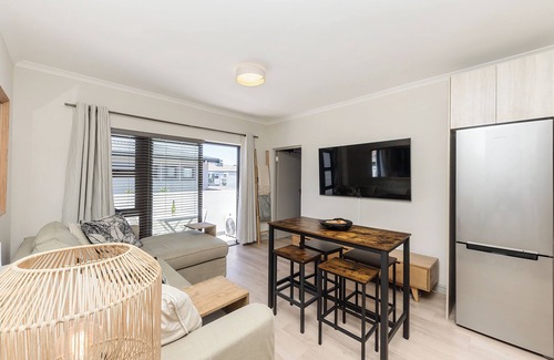 Flamingo Vlei Apartment | Cape on Viola 13