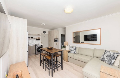 Flamingo Vlei Apartment | Cape on Viola 13