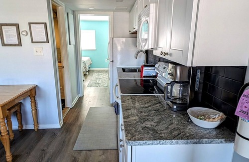 Admiral Estates Condo | Cape Roc Condo - Sleeps 6 - Pool - Just Steps to the Beach