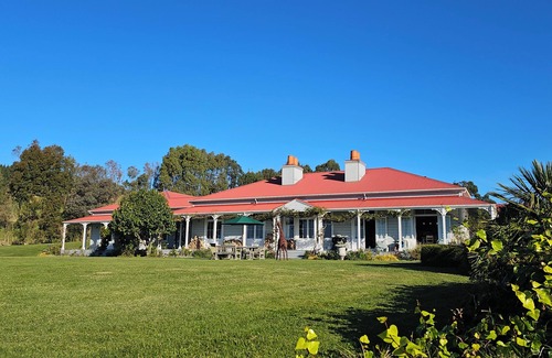 Waimarama Villa | Cape South Homestead - Character Homestead in a beautiful country setting