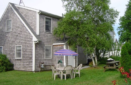 Narragansett House | Cape Style Family Home-2 Blocks to Beach