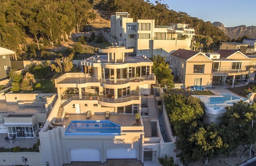 Bantry Bay Villa | Cape Town -Bantry Bay - Ocean Views, Pool, WiFi, Security, Parking, Backup Power