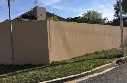 Plumstead House | Cape Town (Plumstead), South Africa, 3 bedroomed 2 bathrooms free standing house