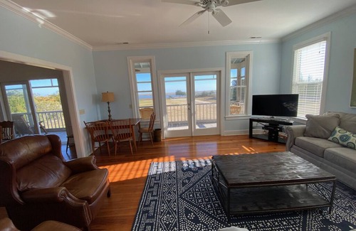McClellanville House | "Cape View" Relaxing home with private dock on the ICW with Lighthouse Views!